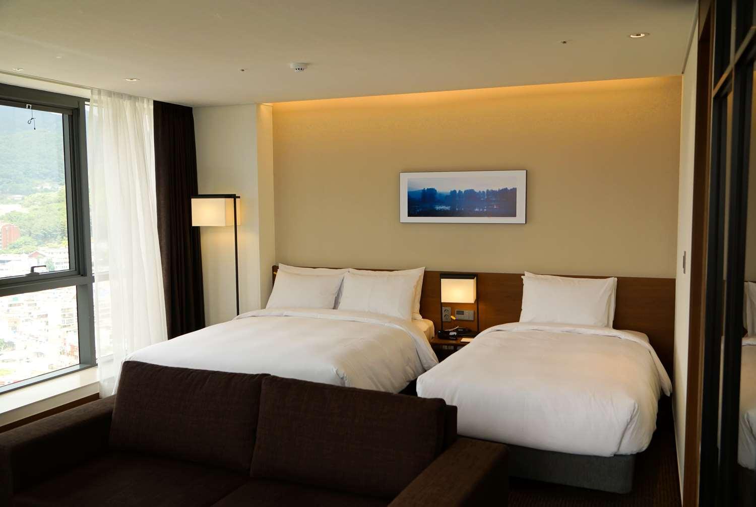 Ramada Encore By Wyndham Busan Haeundae Exteriör bild