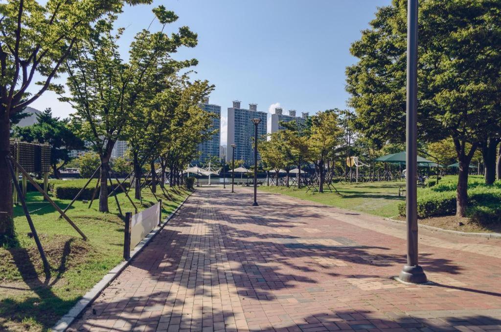 Ramada Encore By Wyndham Busan Haeundae Exteriör bild
